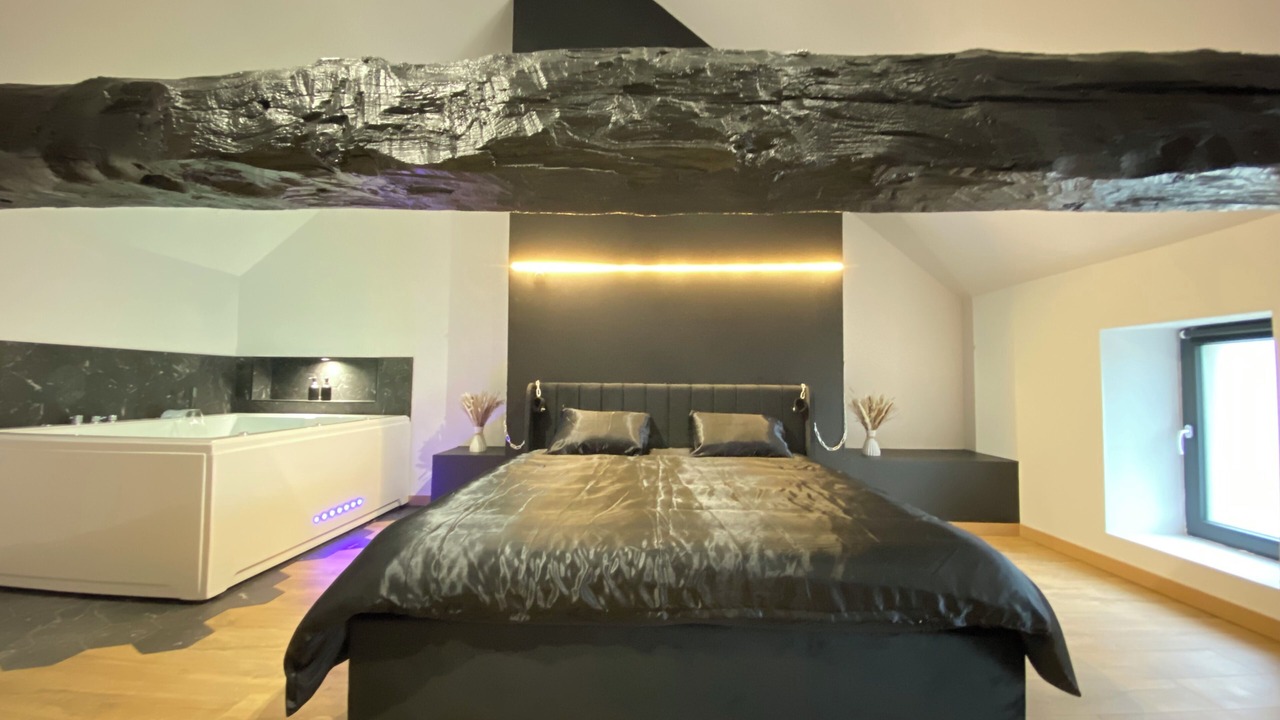 Photo of Bedroom in Folles