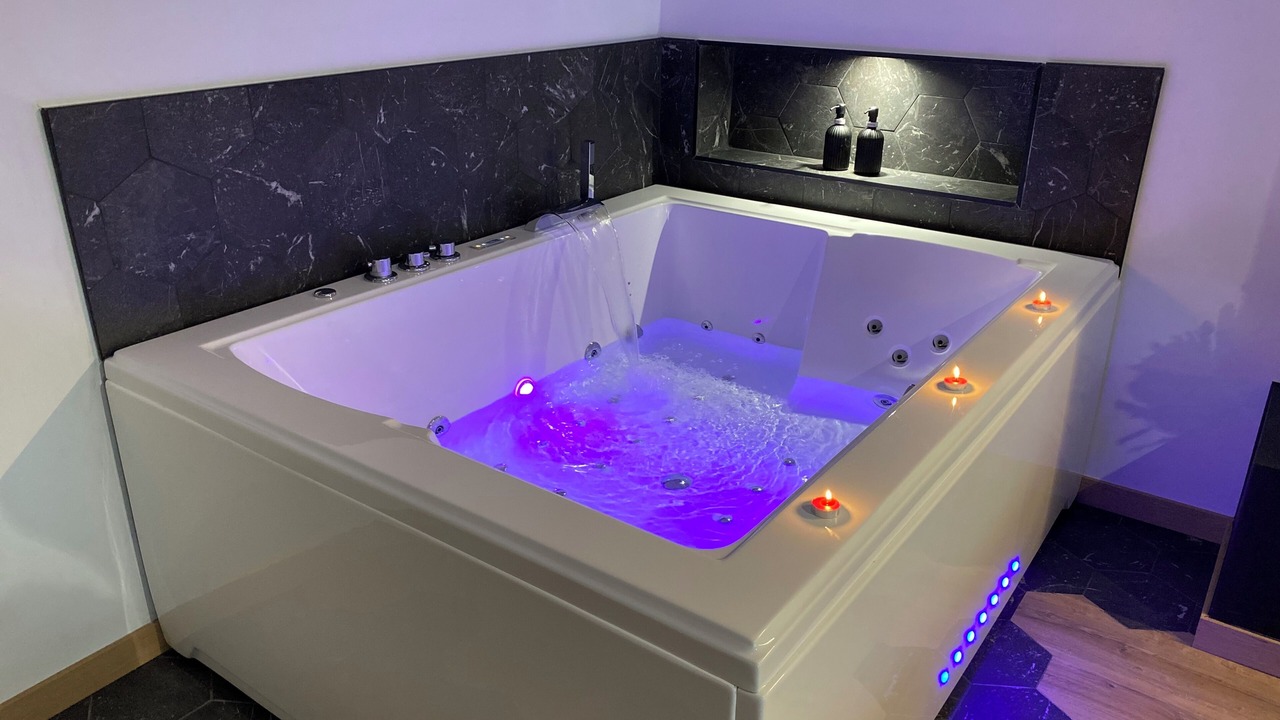 Photo of Bathroom in Folles