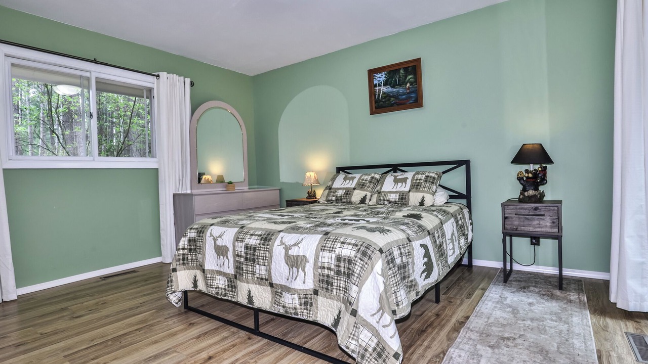 Photo of Bedroom in Sayner