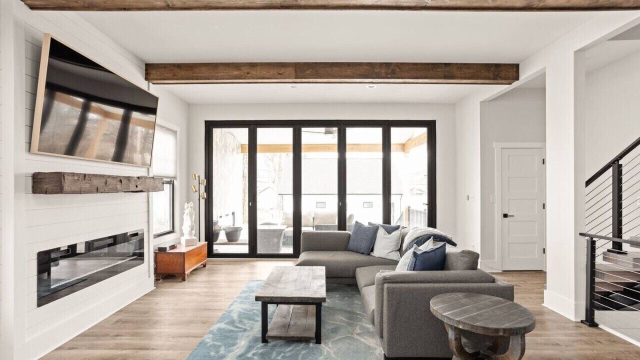 Photo of Livingroom in Meridian-Kessler