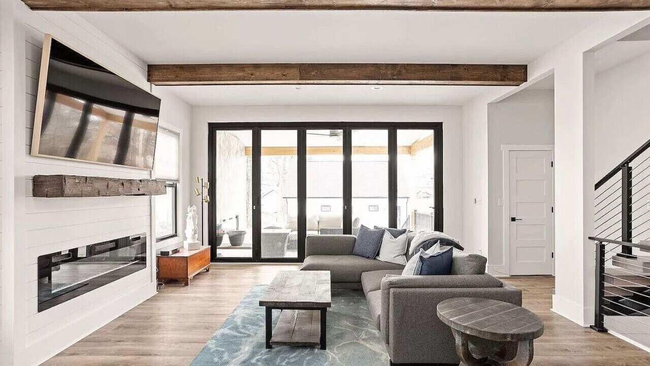 Photo of Livingroom in Meridian-Kessler