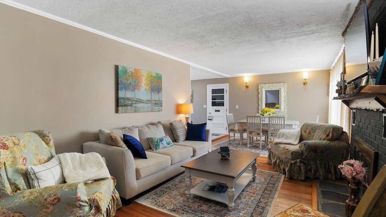 Photo of Livingroom in Seneca Falls
