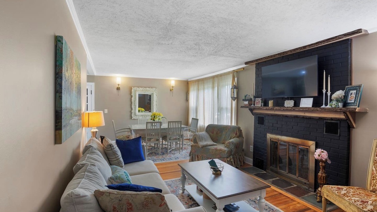 Photo of Livingroom in Seneca Falls