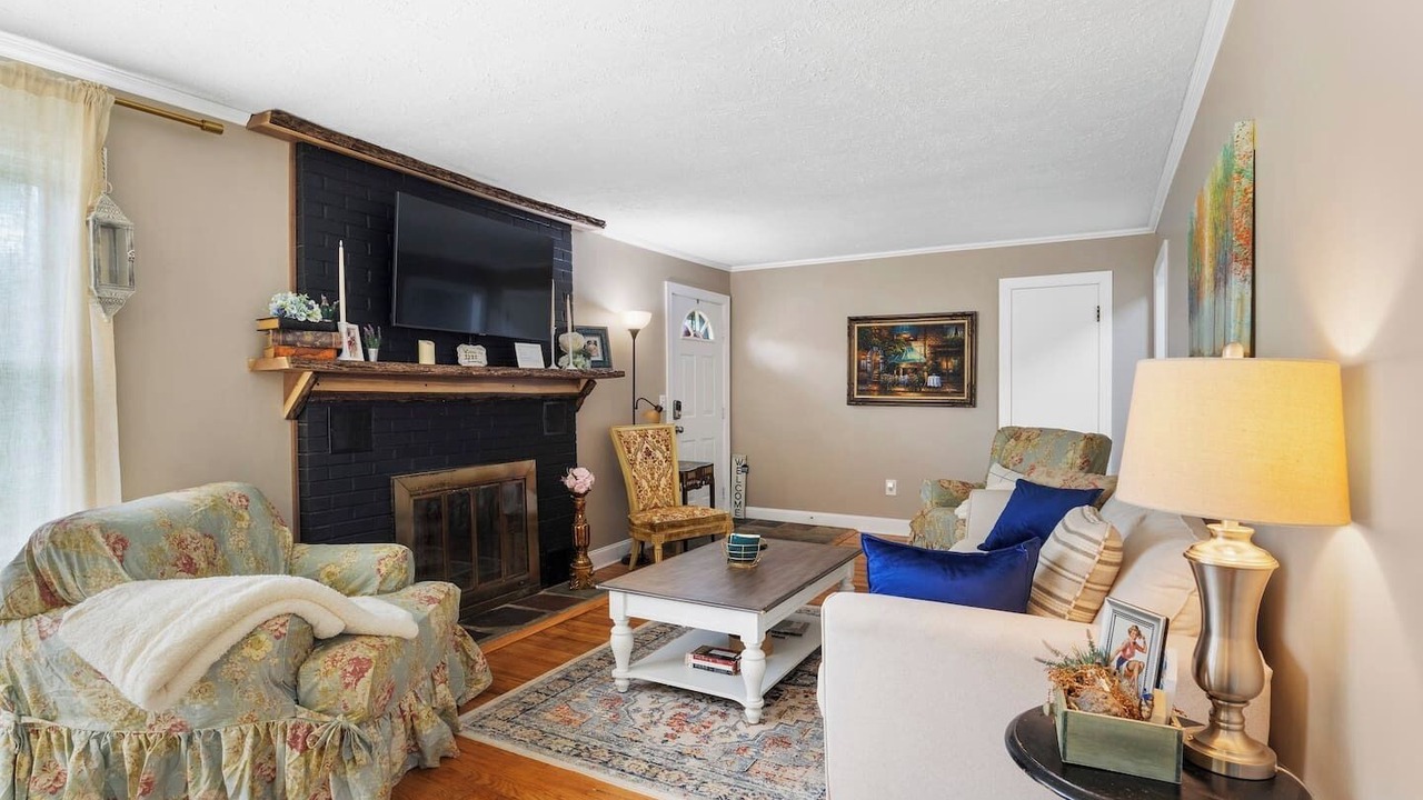 Photo of Livingroom in Seneca Falls