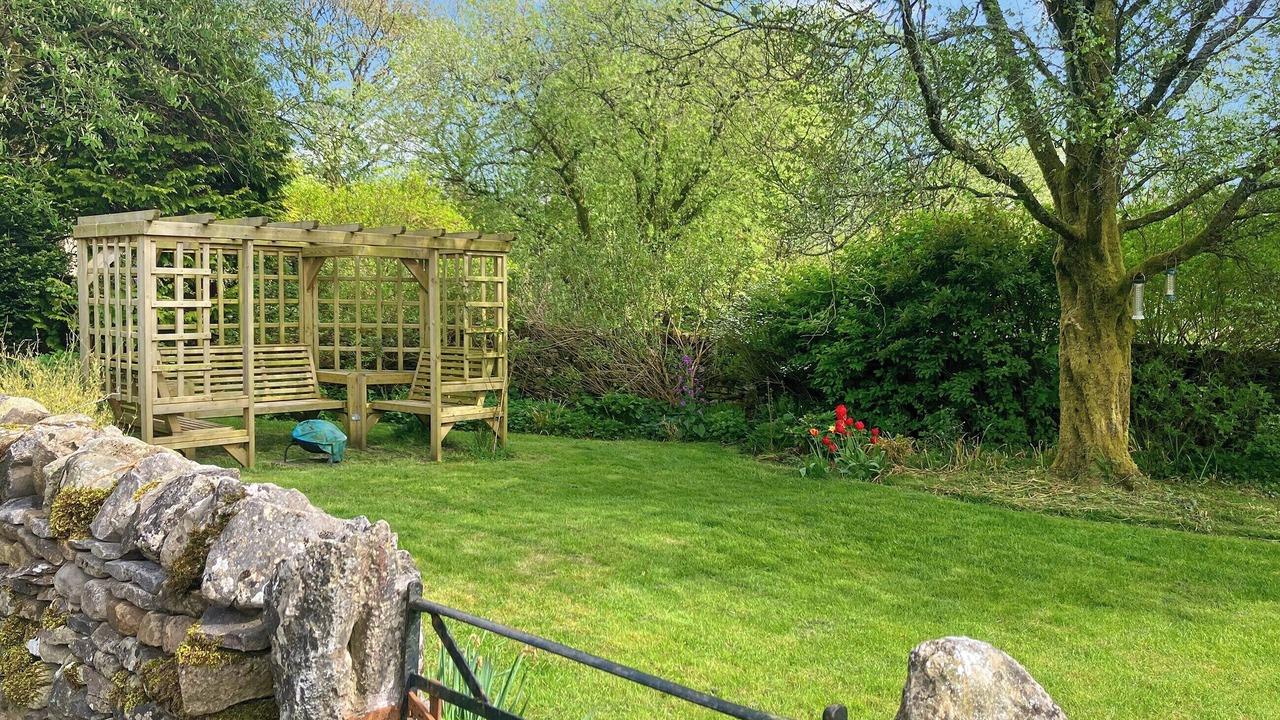 Photo of Outdoor in Litton