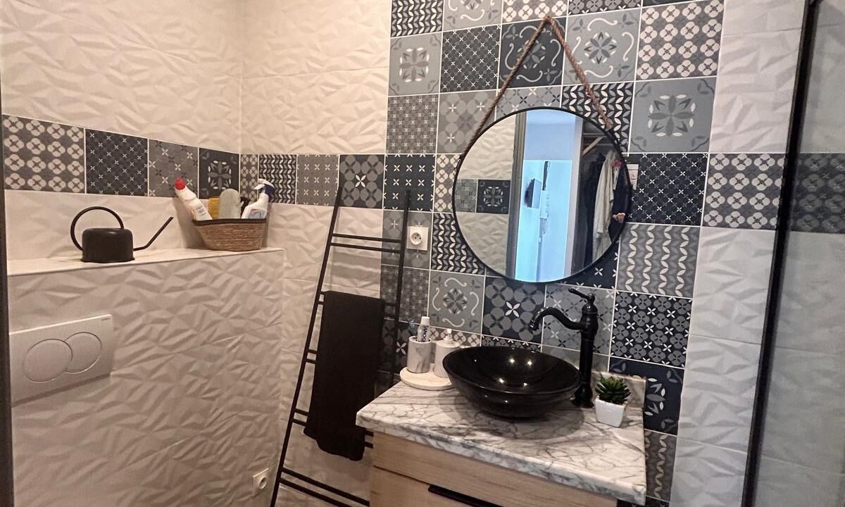 Photo of Bathroom in Lesparre-Medoc