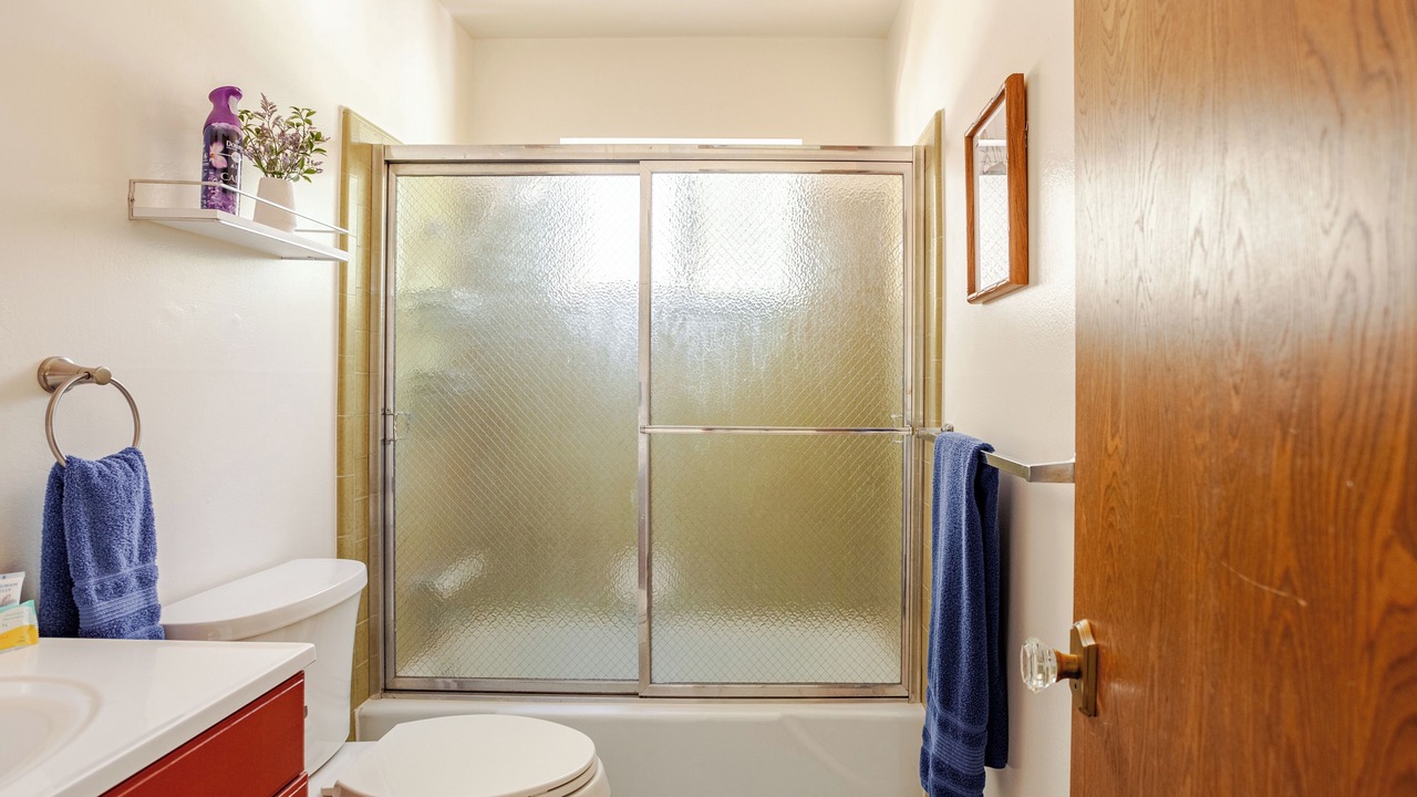 Photo of Bathroom in Blue Jay