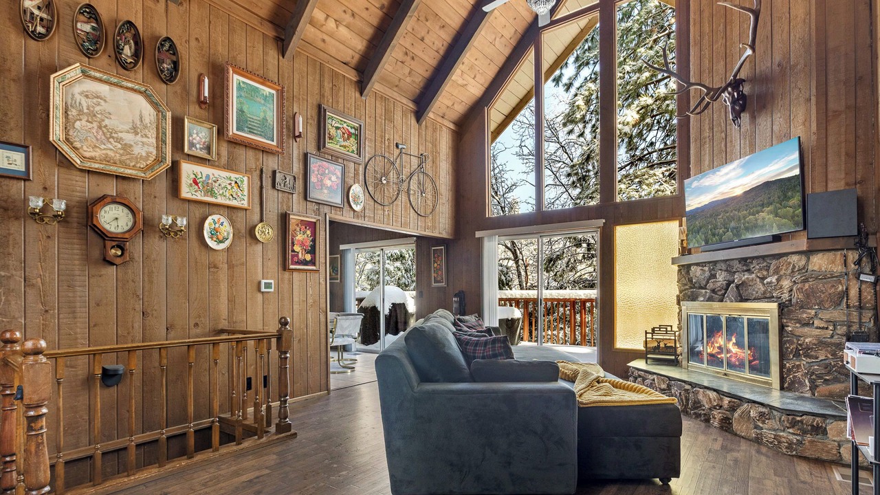 Photo of Livingroom in Blue Jay