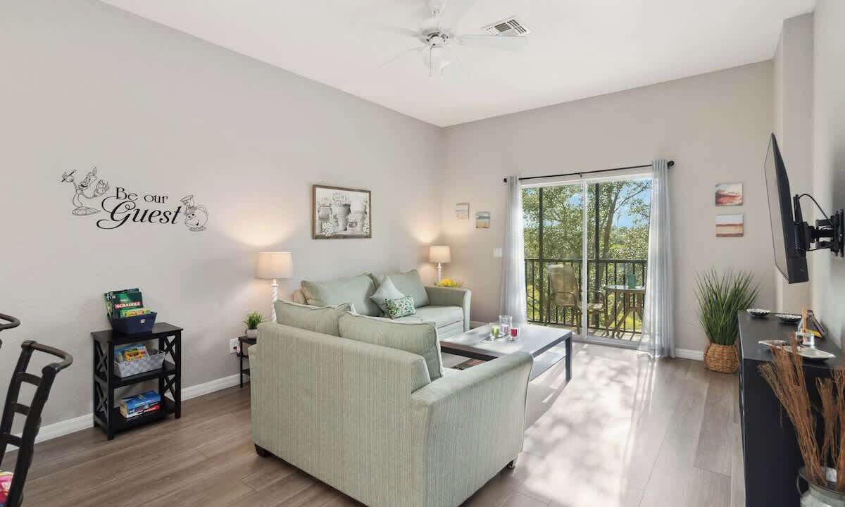Photo of Livingroom in Bahama Bay