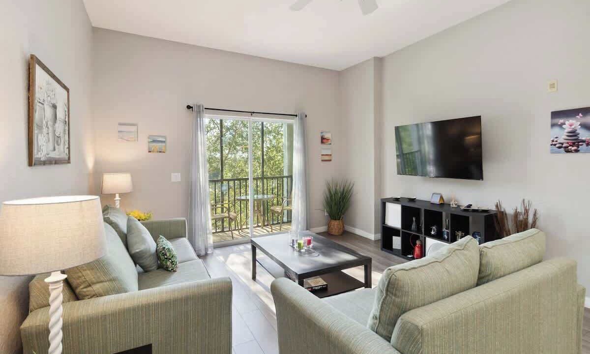 Photo of Livingroom in Bahama Bay