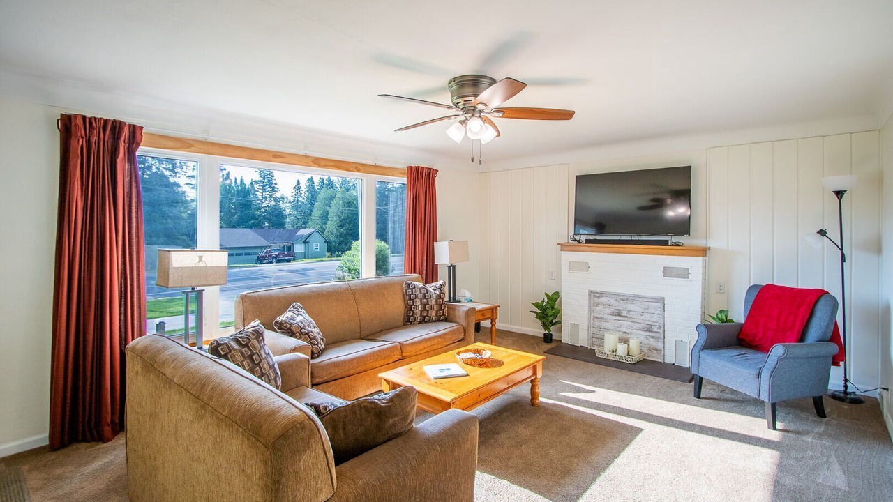 Photo of Livingroom in Hermantown