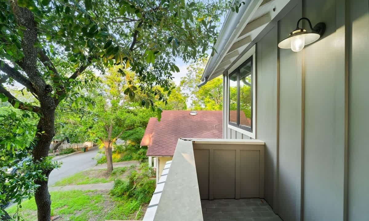 Photo of Patio Balcony in South River City
