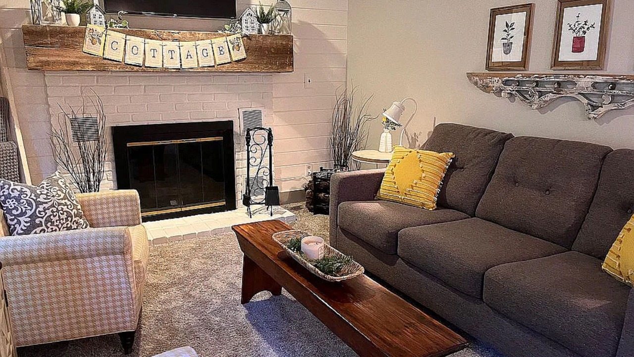 Photo of Livingroom in The Galena Territory