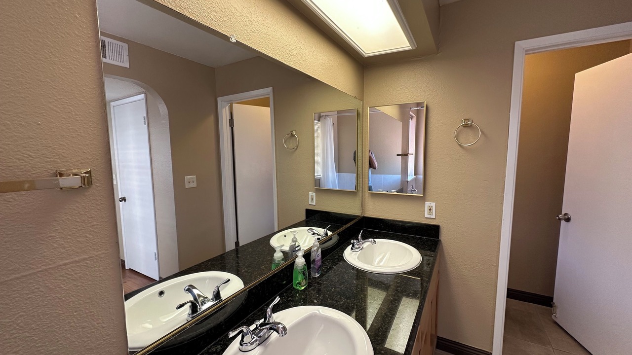 Photo of Bathroom in Canyon Gate
