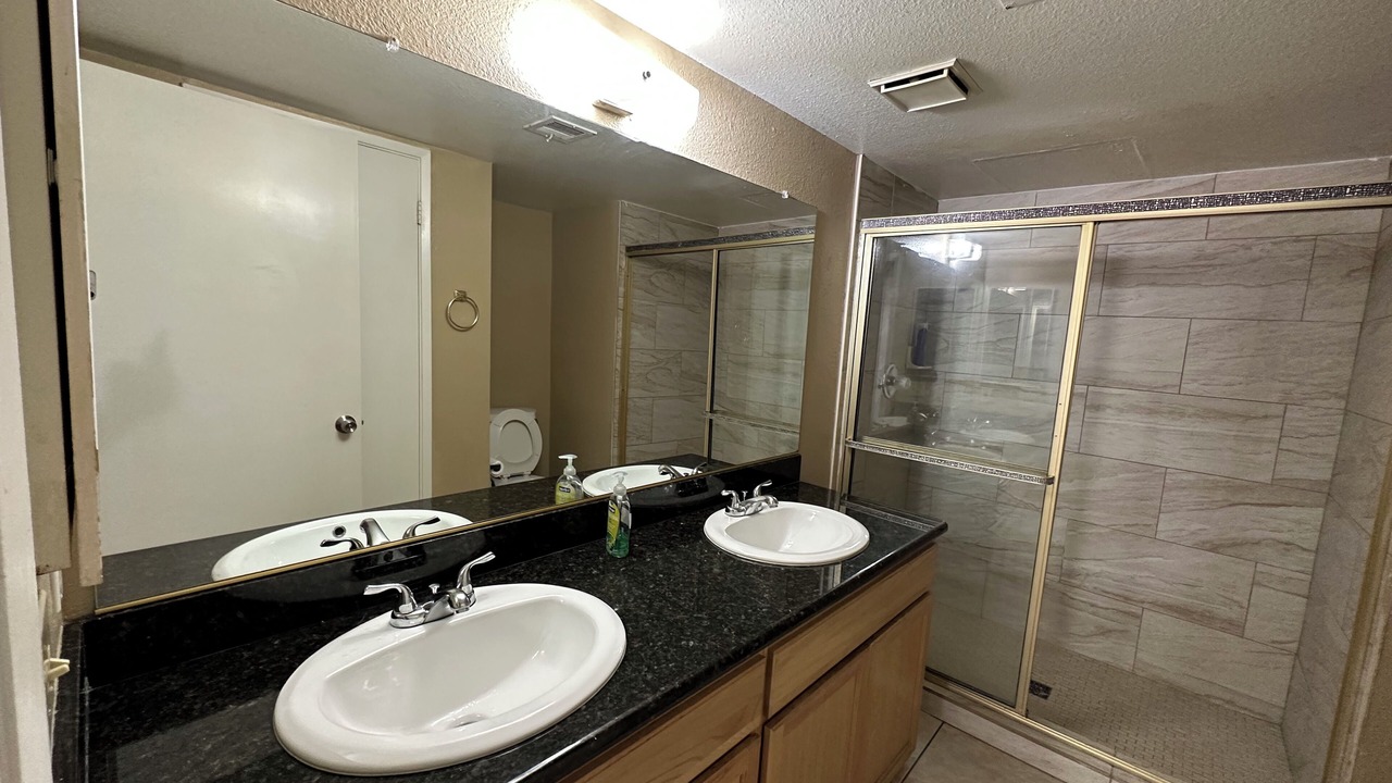 Photo of Bathroom in Canyon Gate