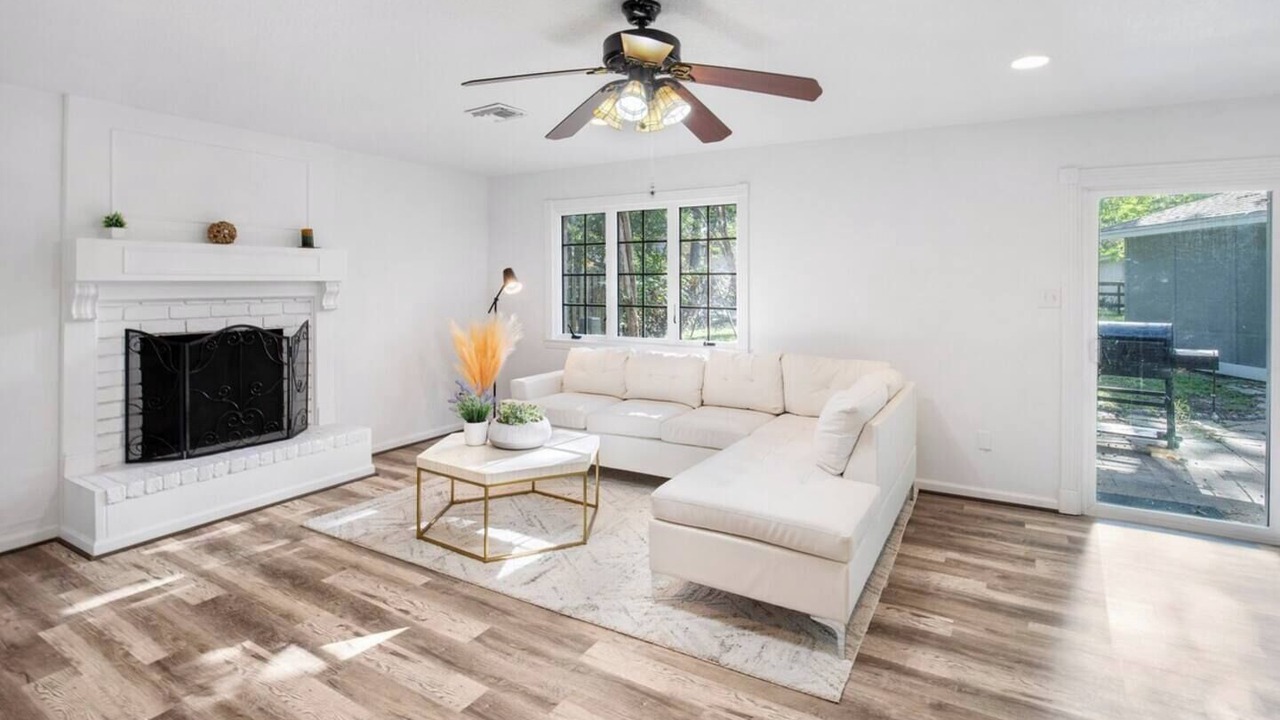 Photo of Livingroom in Friendswood