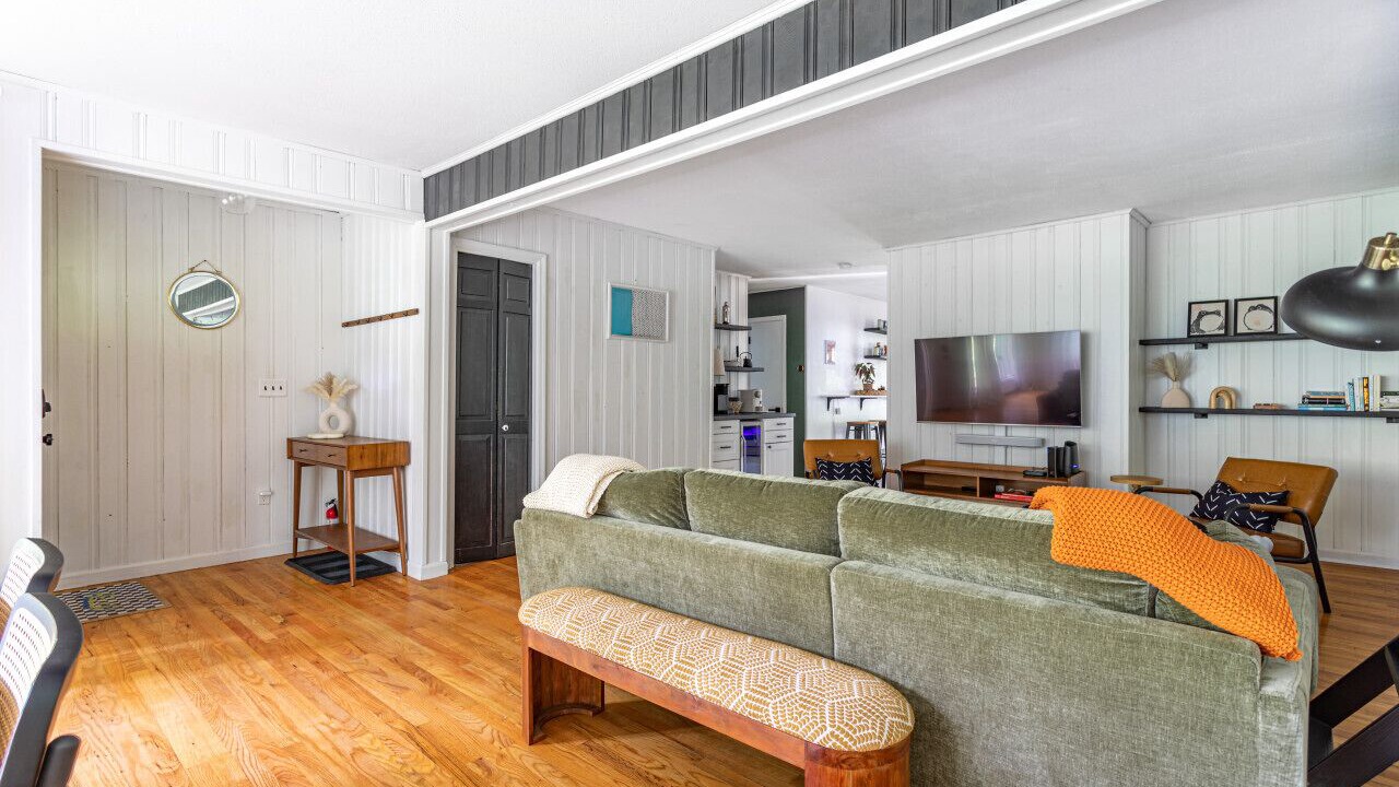 Photo of Bedroom in Town of Olive