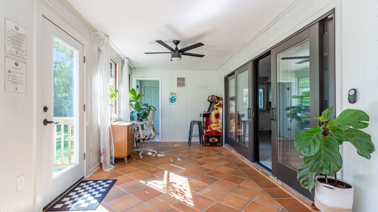 Photo of Bathroom in Town of Olive