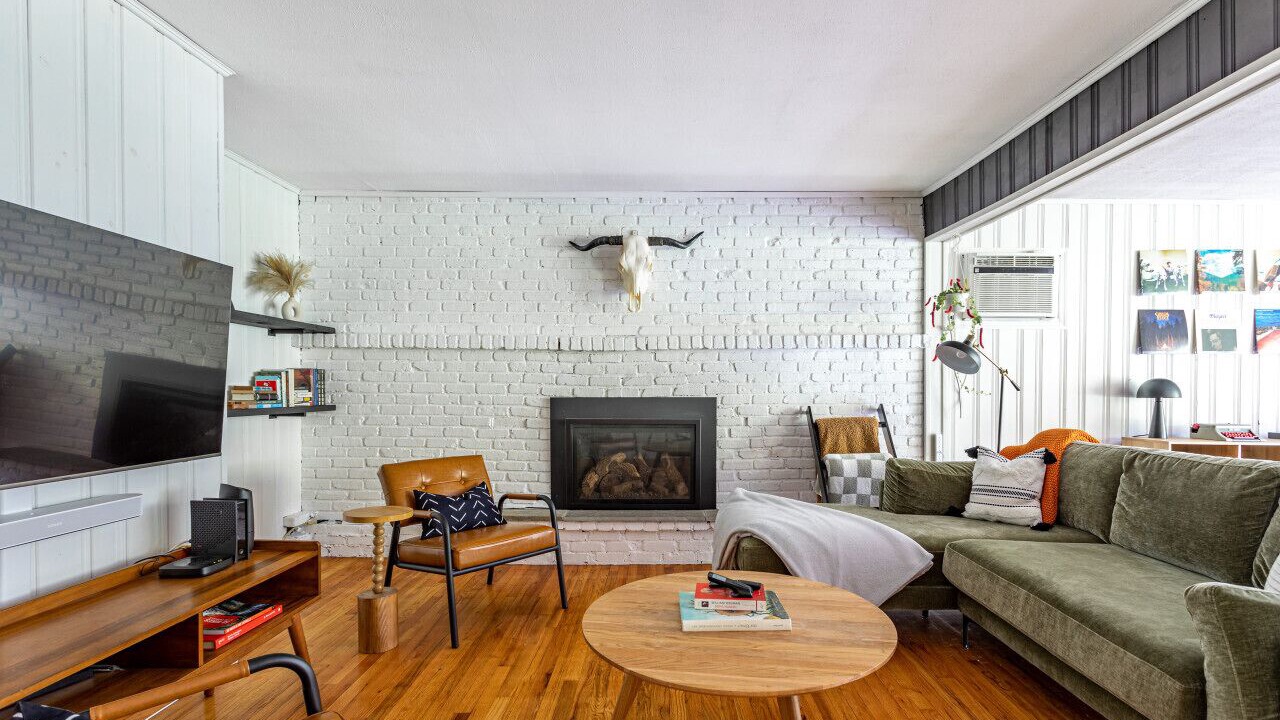 Photo of Livingroom in Town of Olive