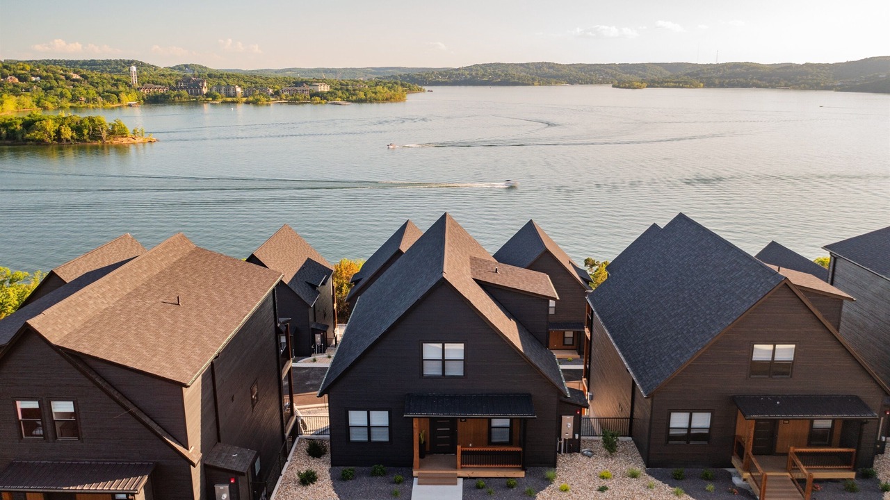 Photo of Others in Hollister