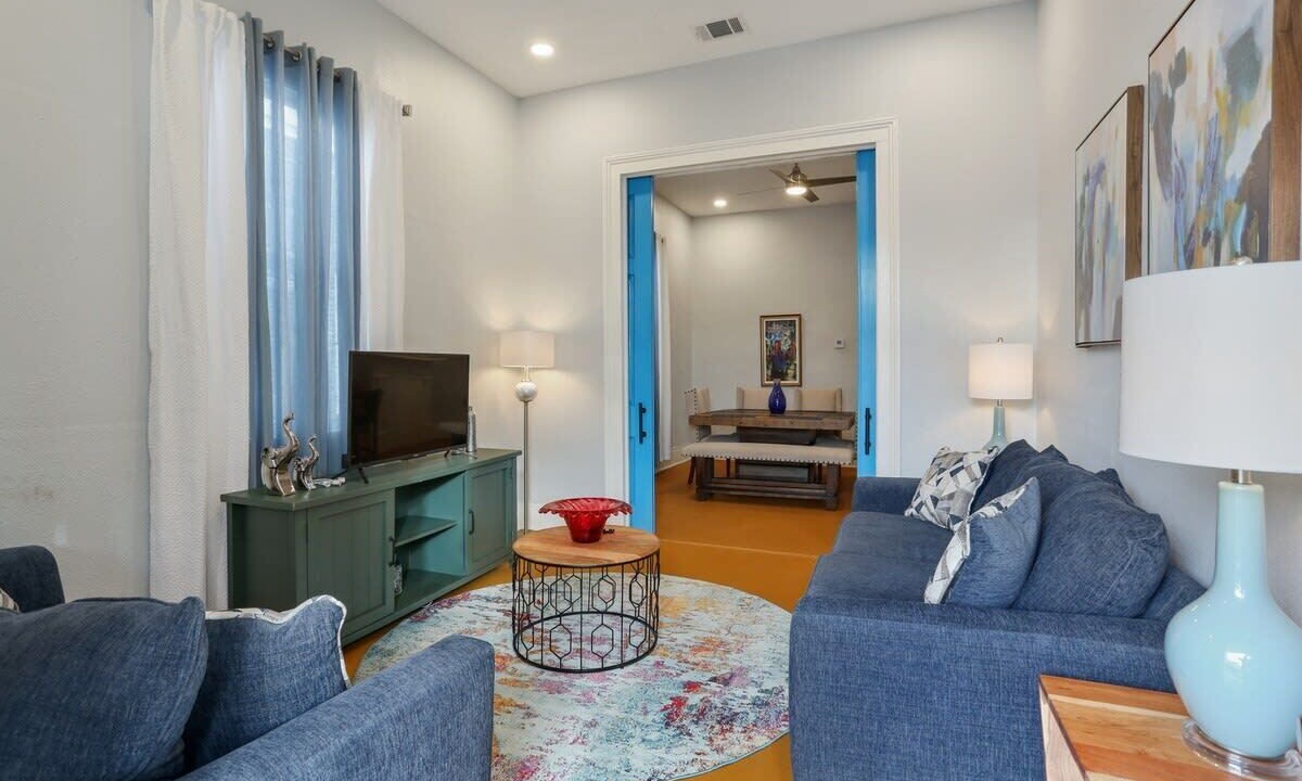 Photo of Livingroom in Algiers Point