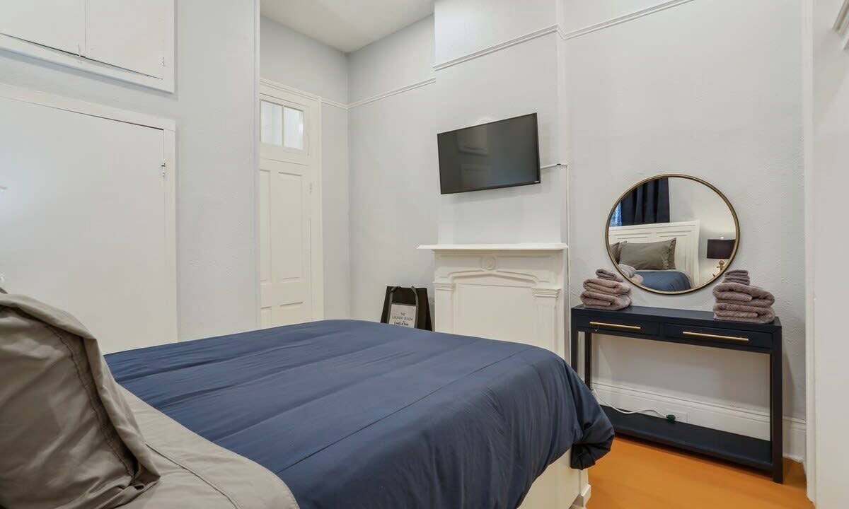 Photo of Bedroom in Algiers Point