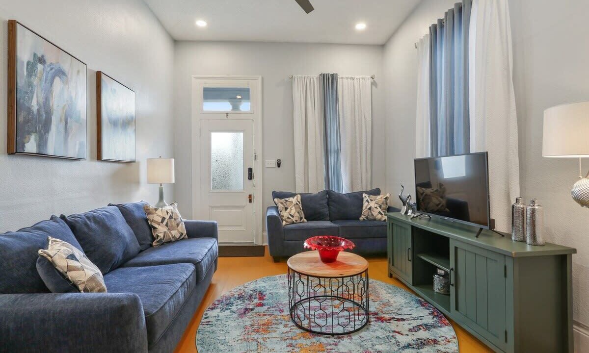 Photo of Livingroom in Algiers Point