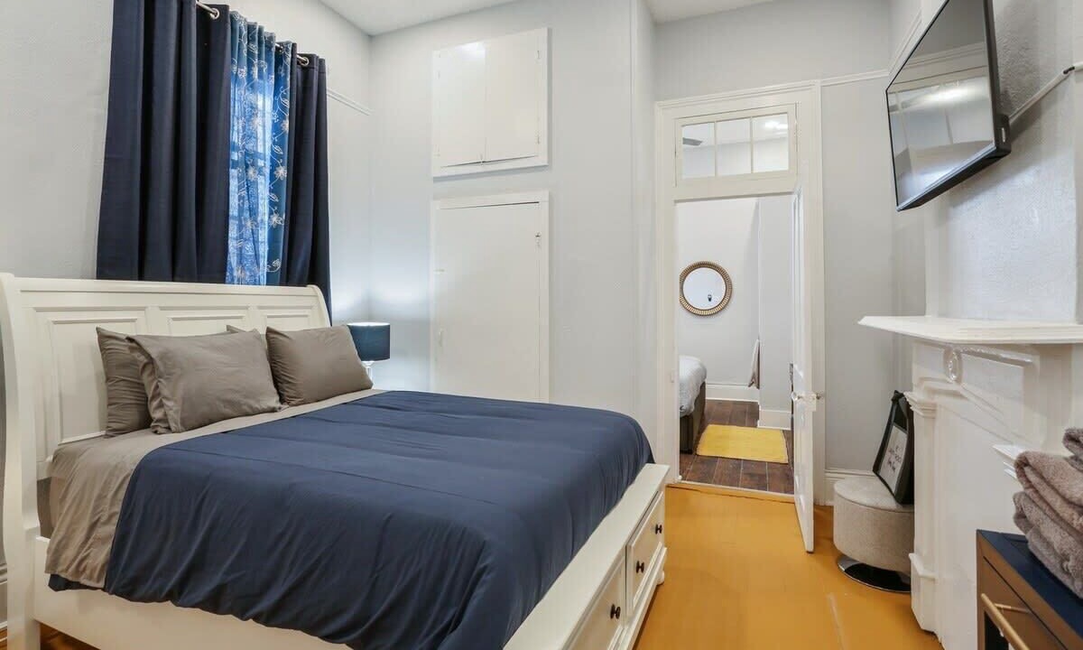 Photo of Bedroom in Algiers Point