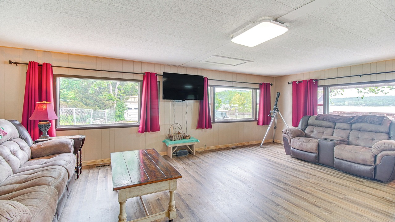 Photo of Livingroom in Jay