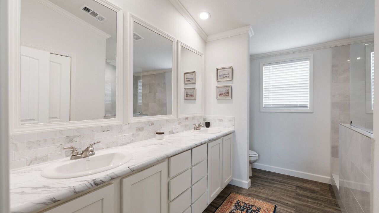 Photo of Bathroom in Carmine