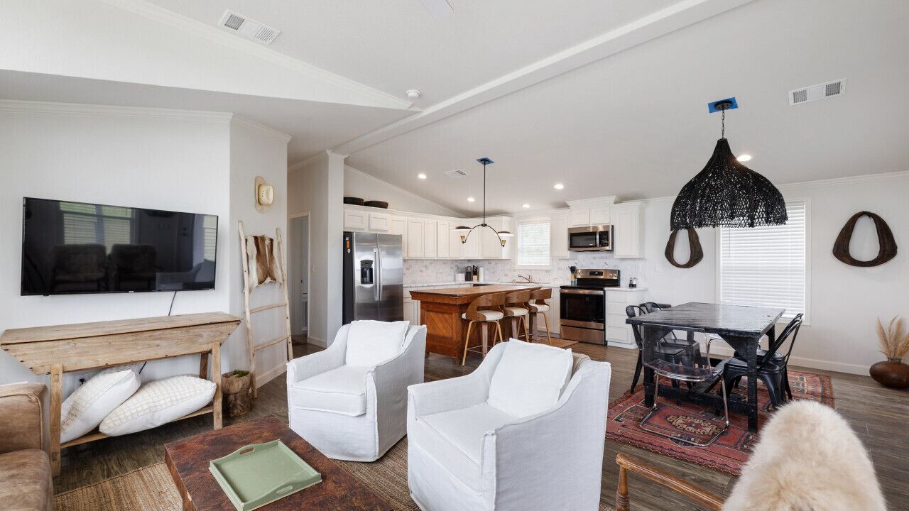 Photo of Livingroom in Carmine
