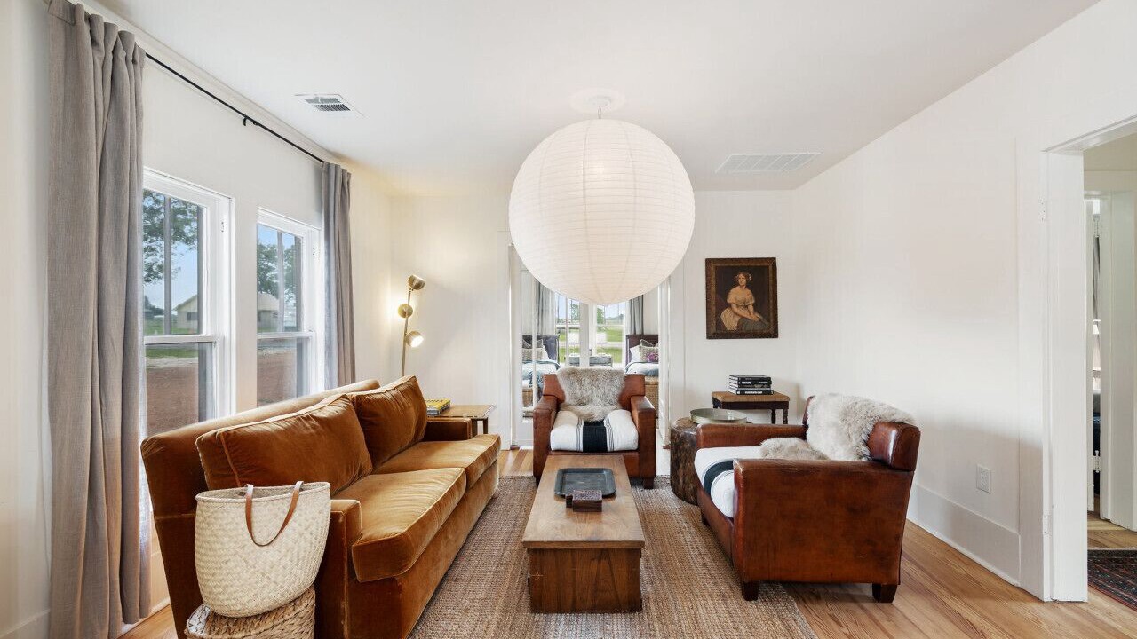 Photo of Livingroom in Carmine