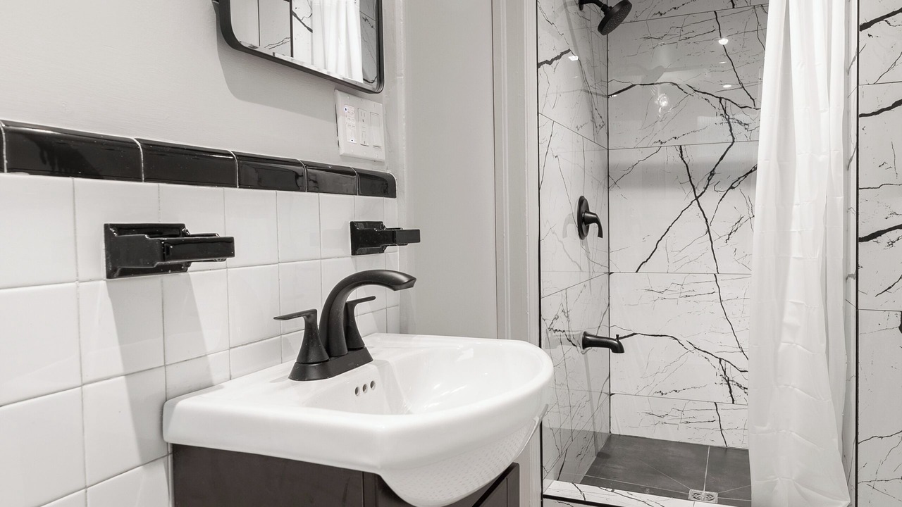 Photo of Bathroom in Ahuntsic
