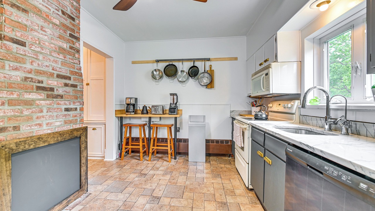 Photo of Kitchen in Town of Broome