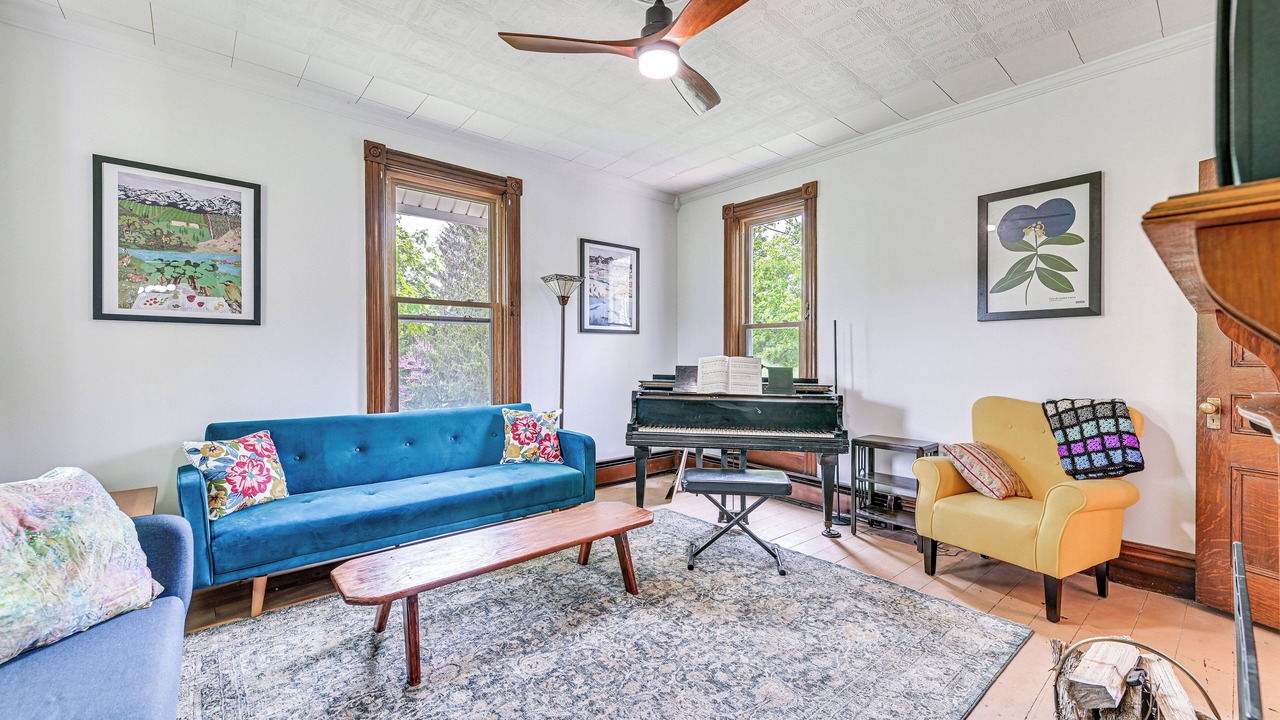 Photo of Livingroom in Town of Broome