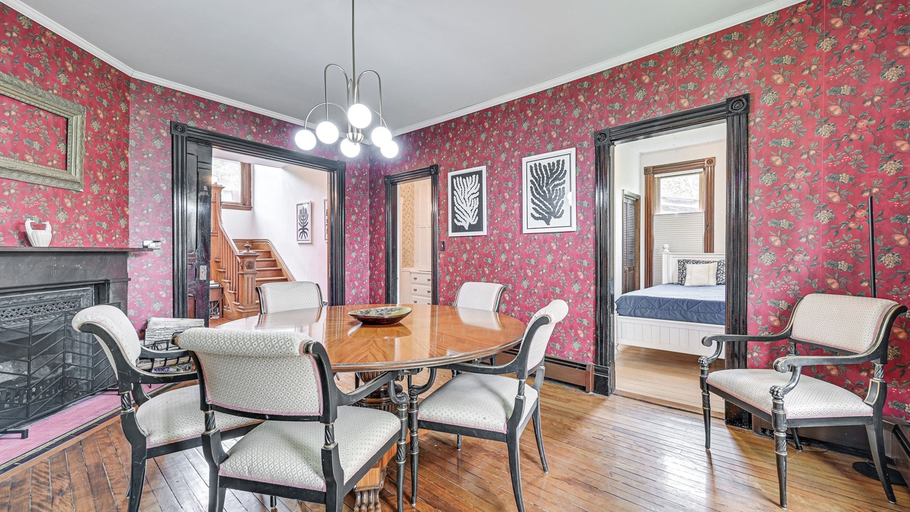 Photo of Livingroom in Town of Broome
