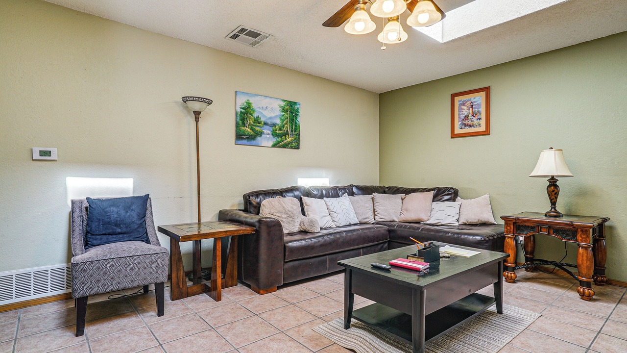Photo of Livingroom in Biggs Field
