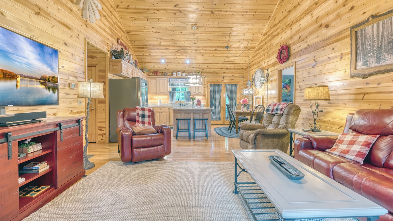 Photo of Livingroom in Eagle Mountain