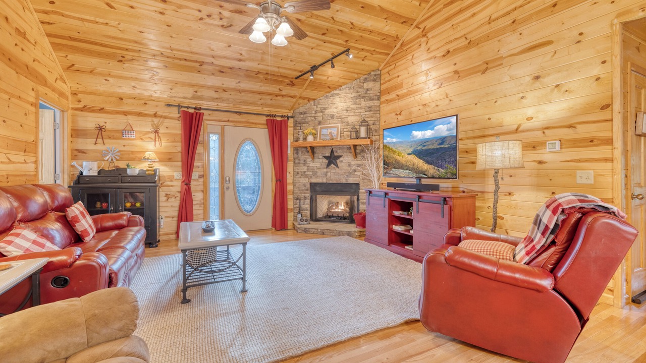 Photo of Livingroom in Eagle Mountain
