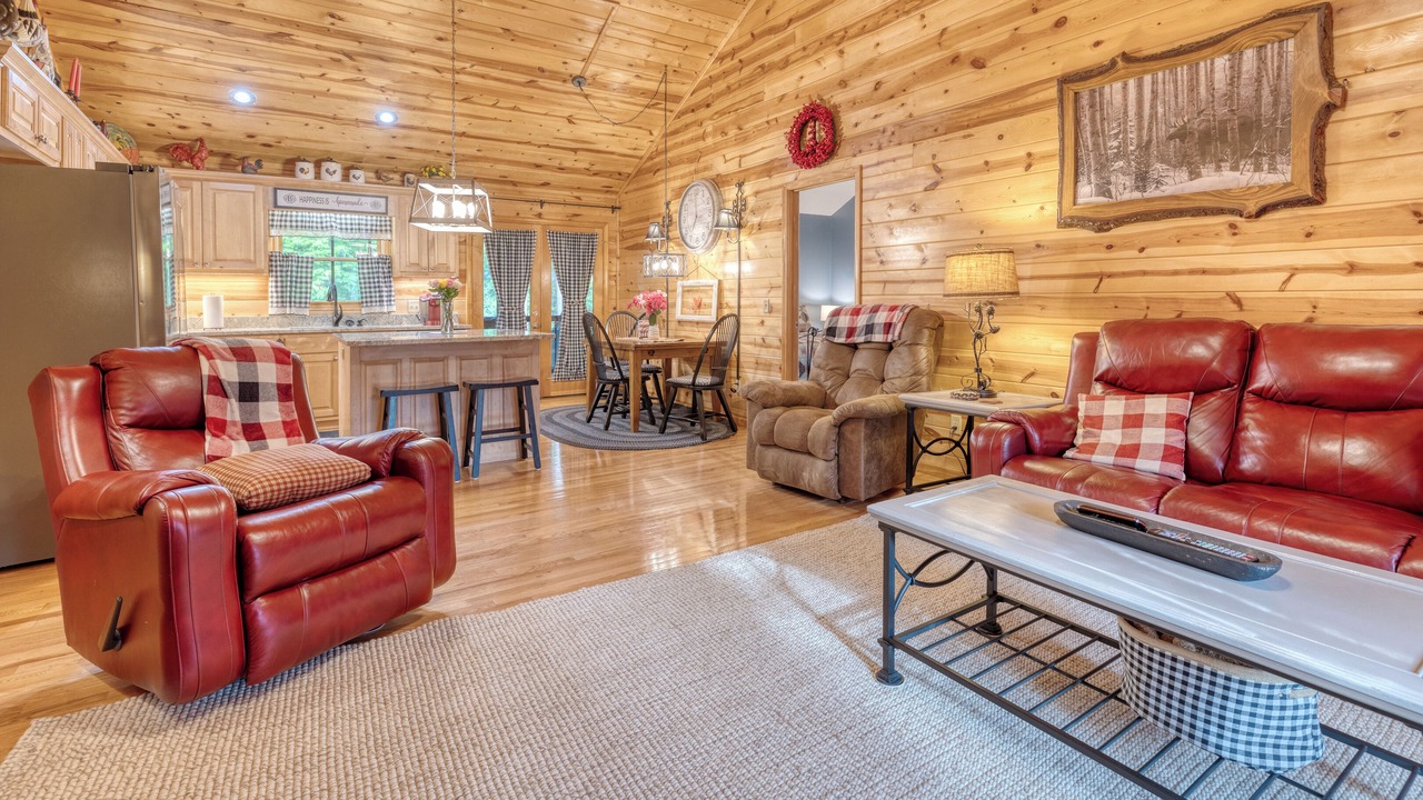 Photo of Livingroom in Eagle Mountain