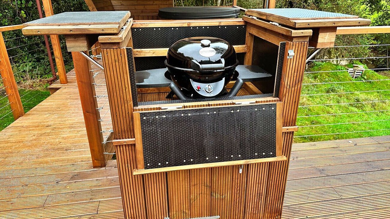 Photo of Patio Balcony in Chiddingstone Hoath