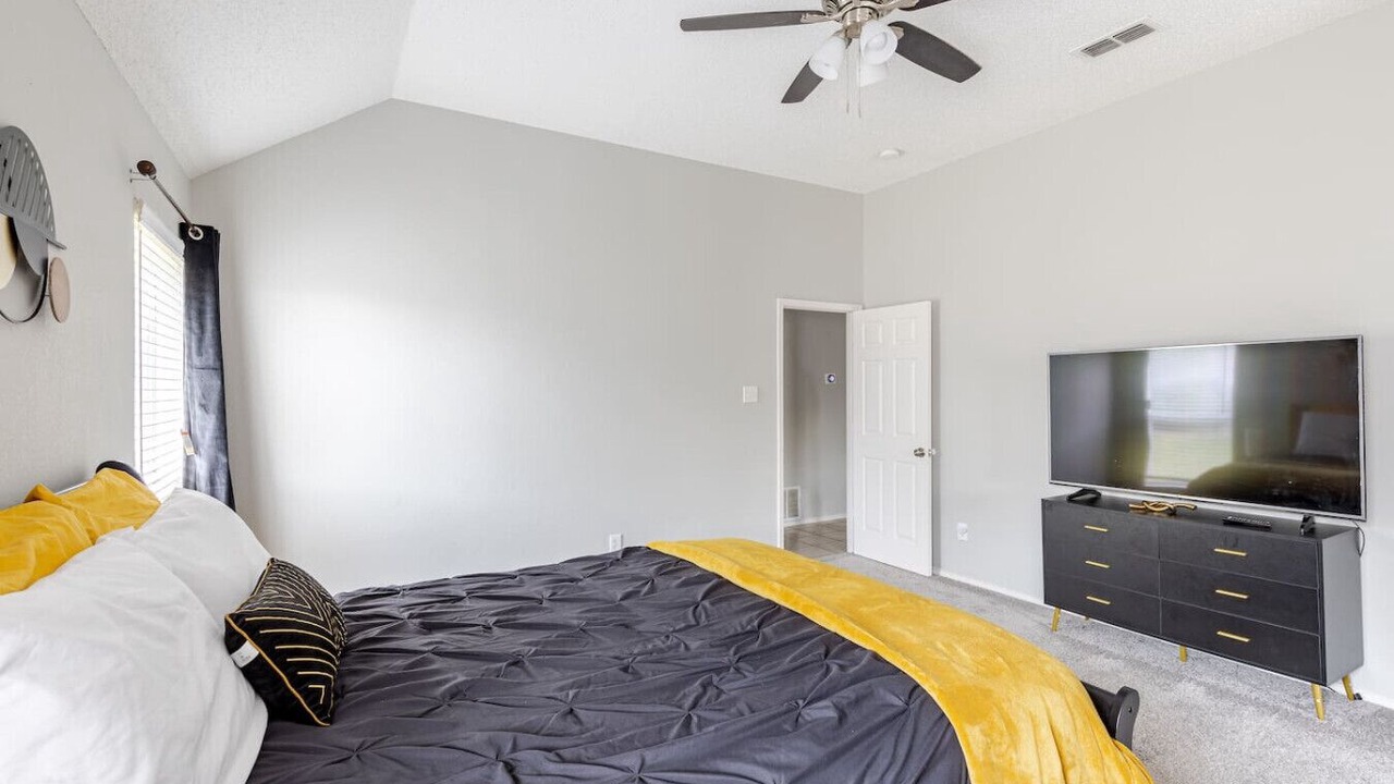 Photo of Bedroom in Haltom City