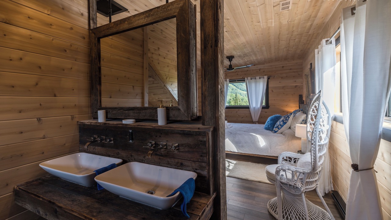 Photo of Bedroom in La Malbaie