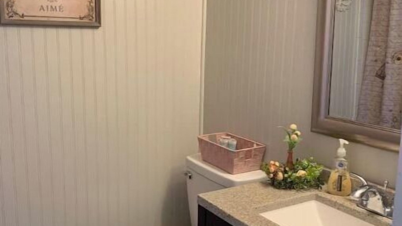 Photo of Bathroom in Huddleston