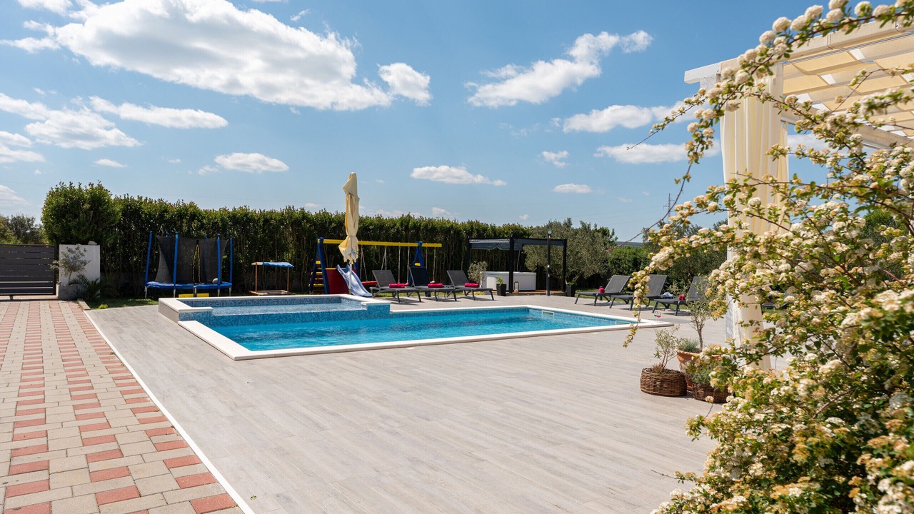 Photo of Outdoor in Tinj