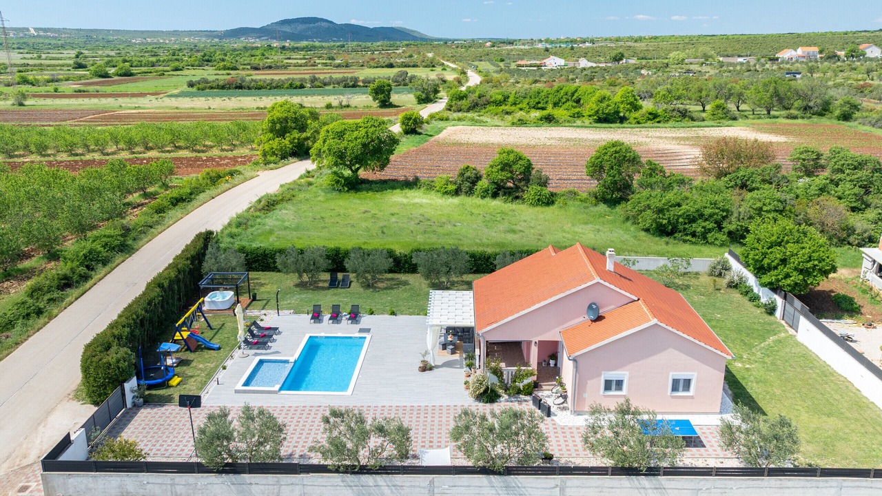 Photo of Outdoor in Tinj