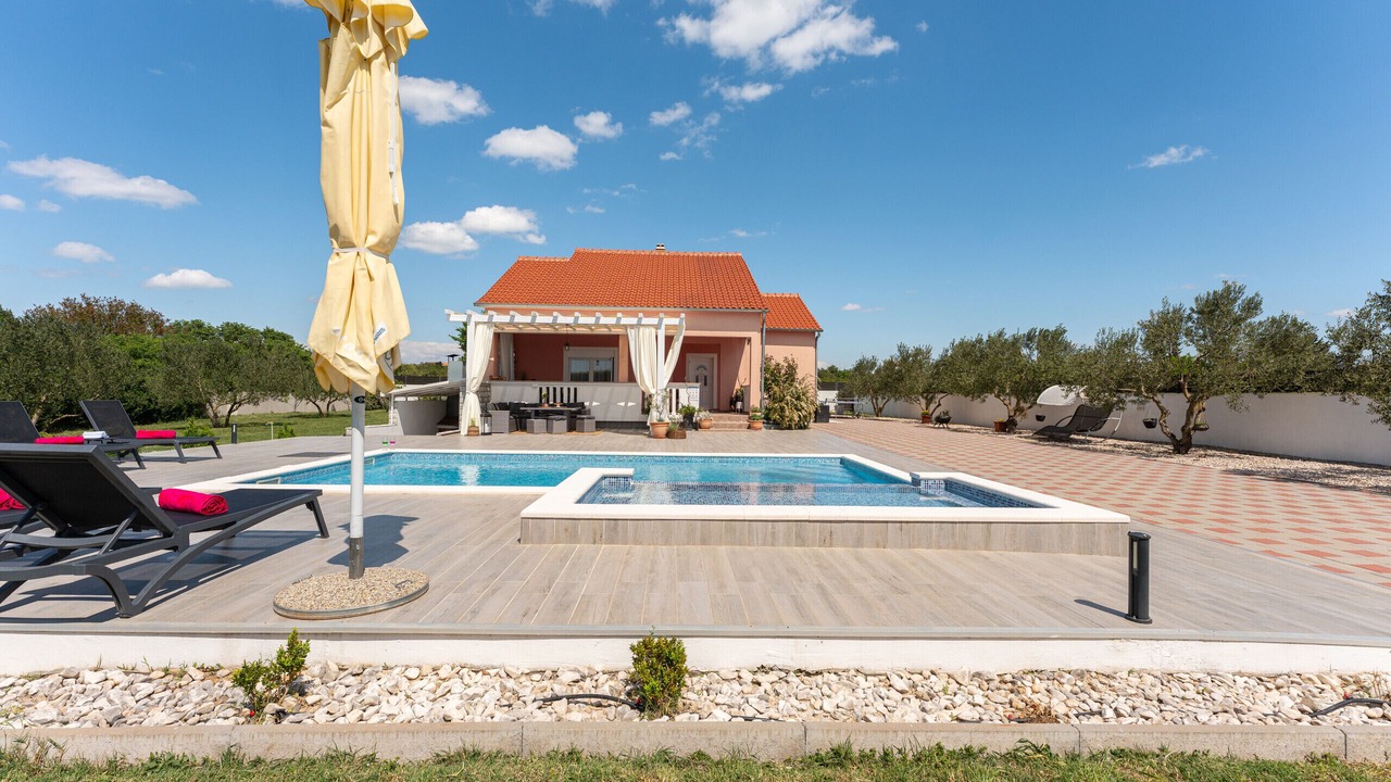 Photo of Outdoor in Tinj