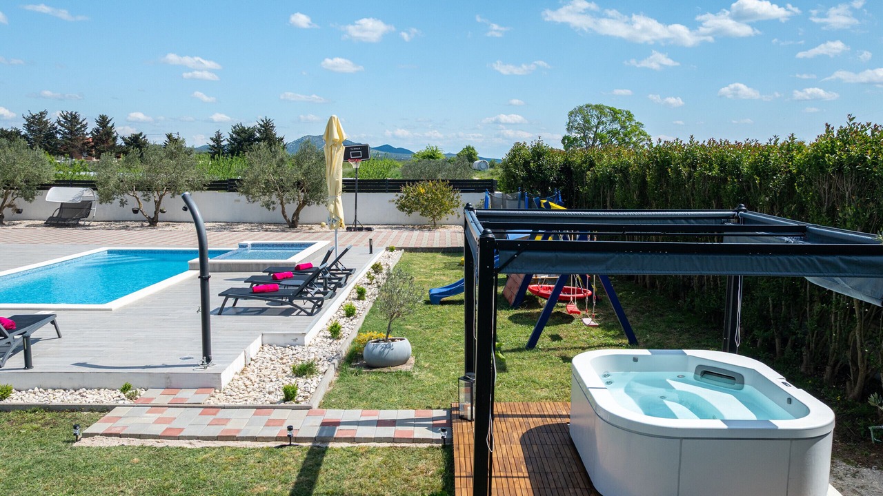 Photo of Outdoor in Tinj