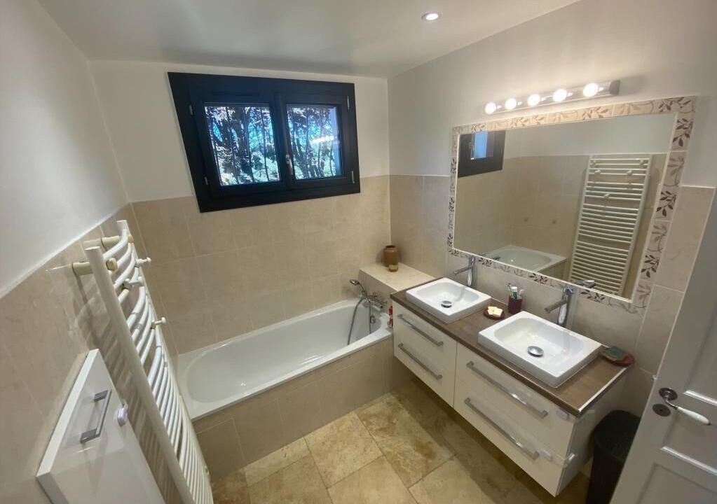Photo of Bathroom in Entraigues-sur-la-Sorgue