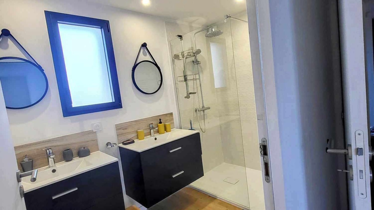 Photo of Bathroom in Penvins